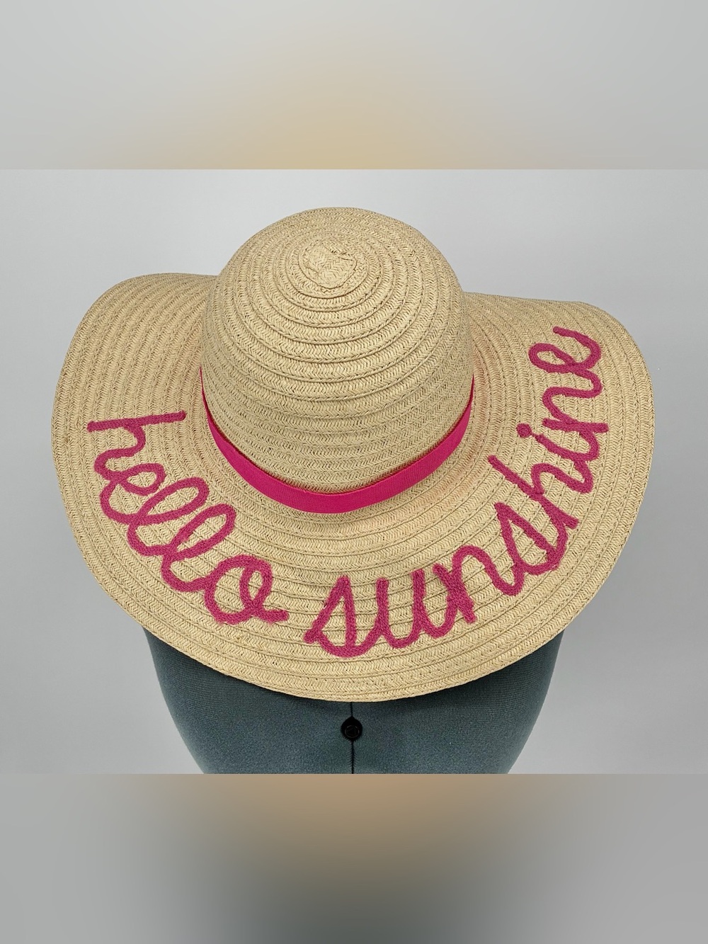 Women’s “Hello Sunshine” Straw Sun Hat For The Beach or Pool.